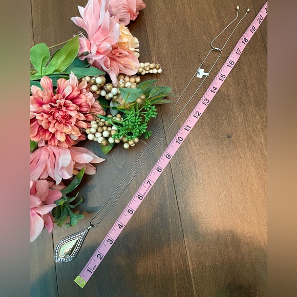 Adjustable Pendant Necklace - Picture 5 of 9